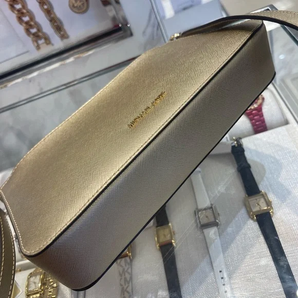 MICHAEL KORS Arden Medium Metallic Crossbody Bag
Pale Gold 
NWT - Picture 15 of 16